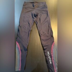 9 2 5 fit Peloton Women’s Black and rainbow 🌈 Leggings